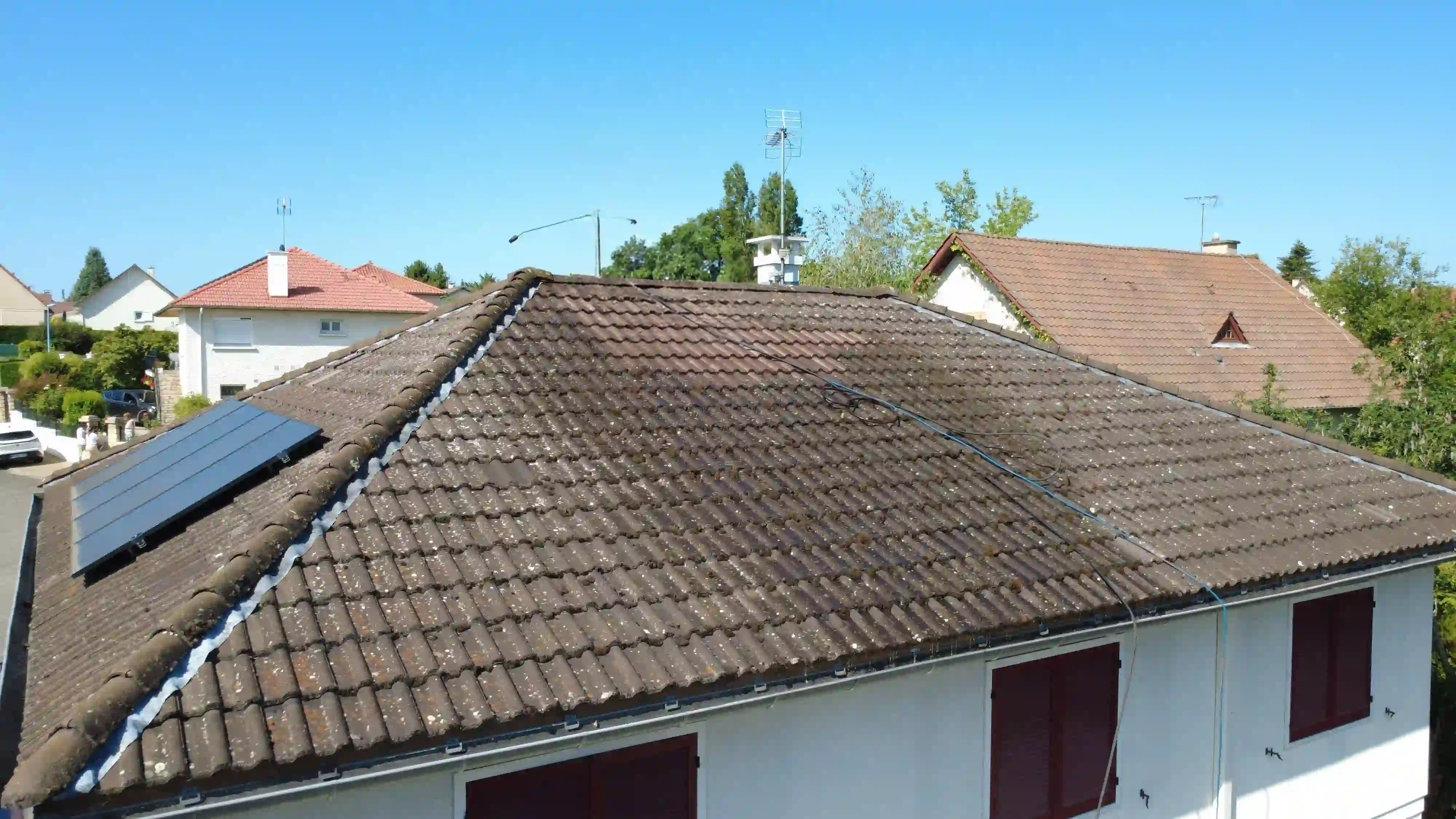 Toiture tuiles béton — avant intervention